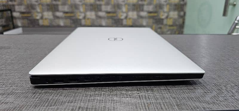 Dell XPS 15 9570 Core i5 8th generation GTX 1050 4gb 6