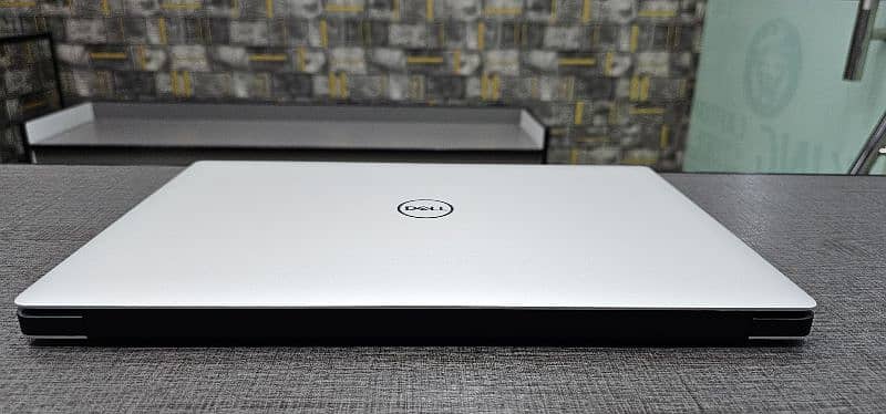 Dell XPS 15 9570 Core i5 8th generation GTX 1050 4gb 7