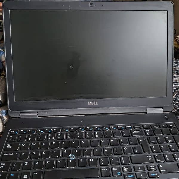 Dell Latitude 5570
  i7 6th HQ
RAM16GB
 256GB M2  , 2GB  Graphics card 2