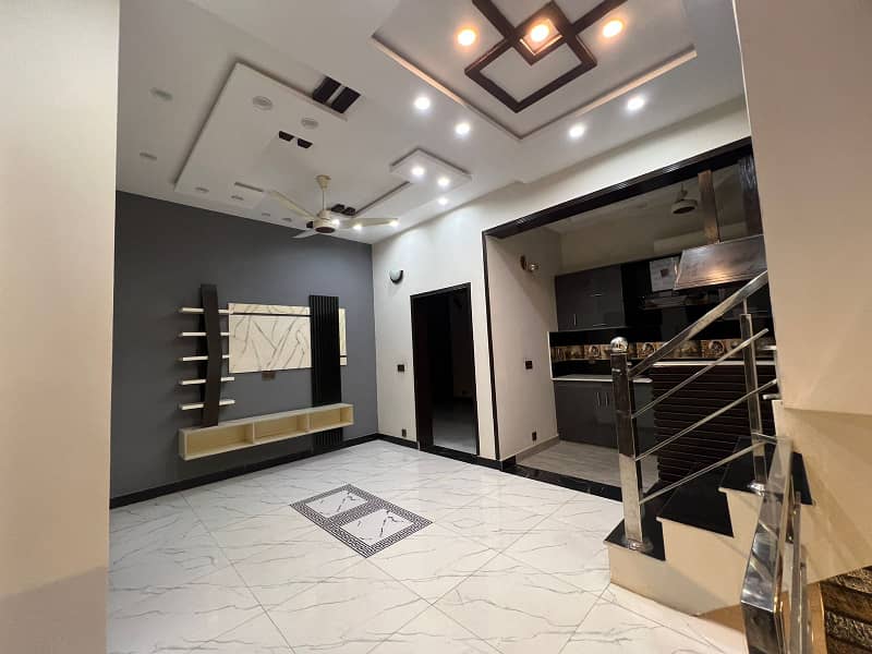 5 Marla Slightly Used Lavish House is for Sale in Bahria Town Block AA 5