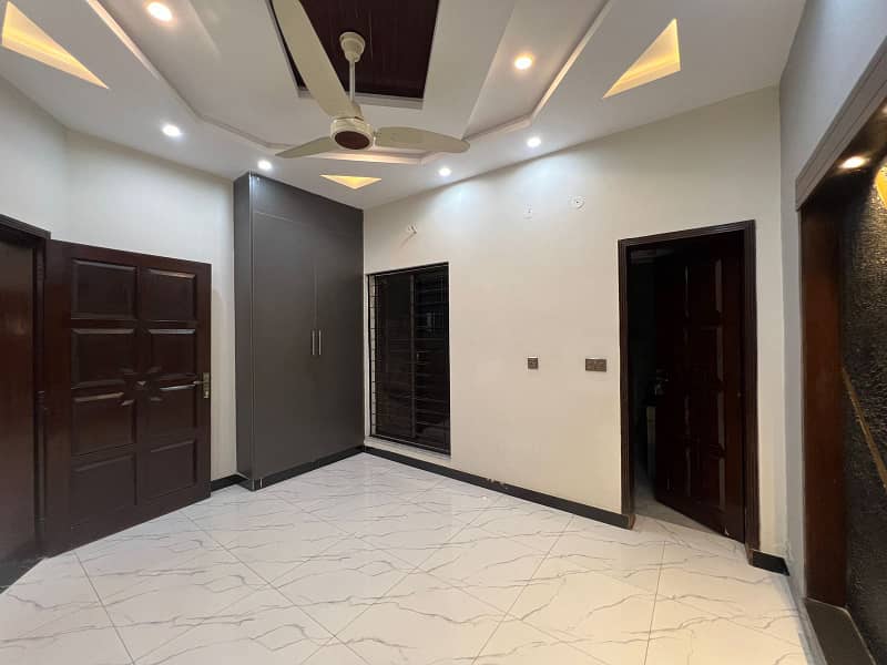 5 Marla Slightly Used Lavish House is for Sale in Bahria Town Block AA 9