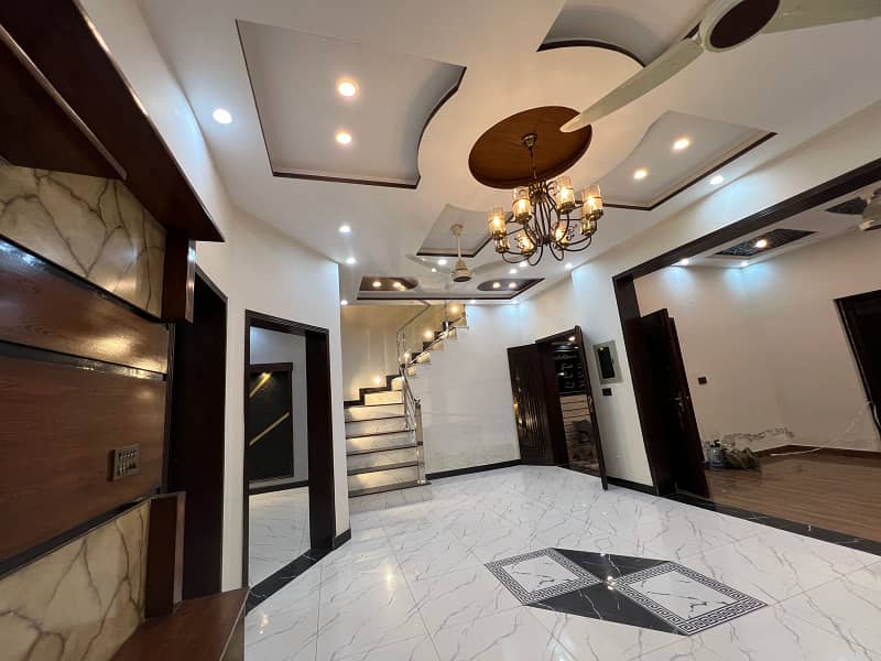 5 Marla Slightly Used Lavish House is for Sale in Bahria Town Block AA 12