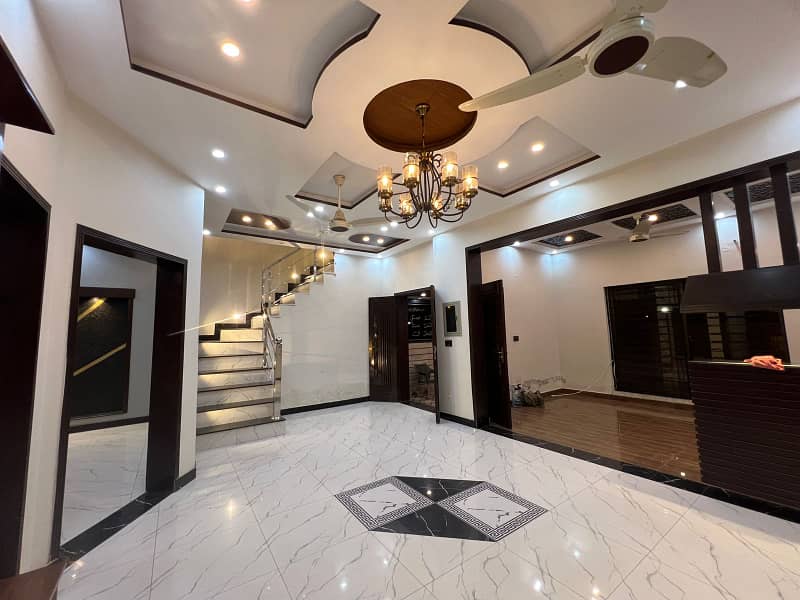 5 Marla Slightly Used Lavish House is for Sale in Bahria Town Block AA 13