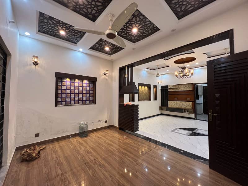 5 Marla Slightly Used Lavish House is for Sale in Bahria Town Block AA 14