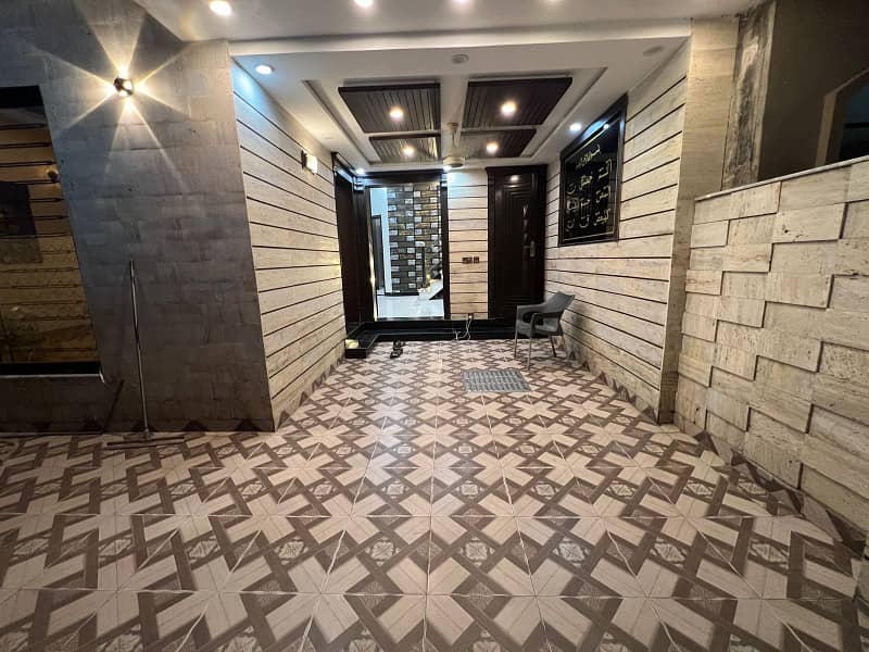 5 Marla Slightly Used Lavish House is for Sale in Bahria Town Block AA 17