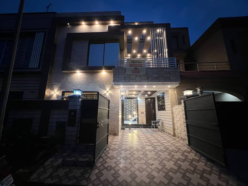 5 Marla Slightly Used Lavish House is for Sale in Bahria Town Block AA 19