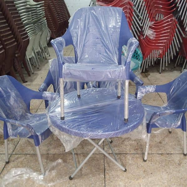 Chairs / plastic chairs / pure plastic chairs / wavy plastic chairs 11