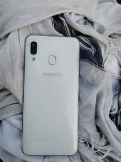 I'm selling Samsung a30 4gb 64gb urgent sale