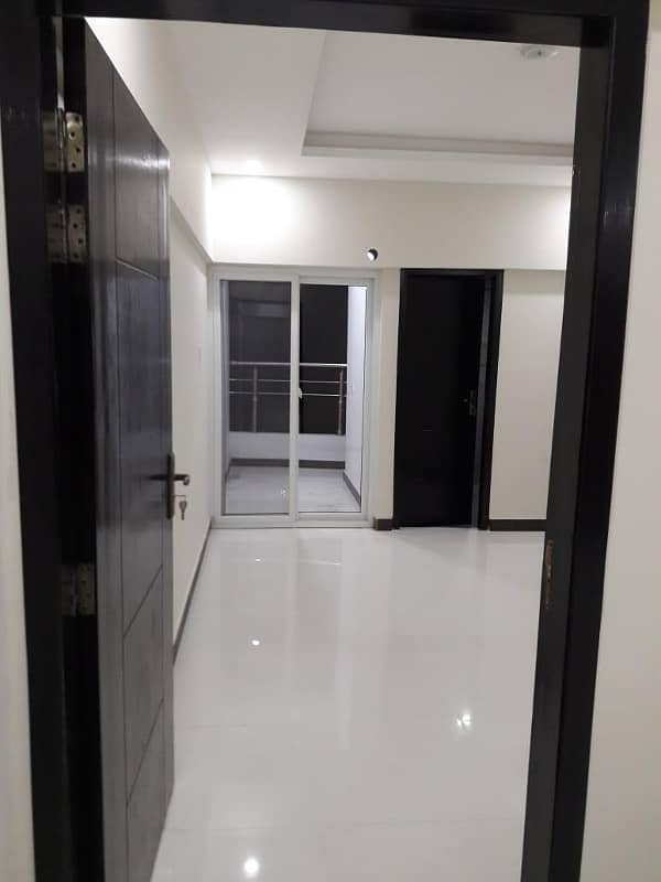 1 Bed Room unfurnished apartment available for Rent in capital Residencia 2