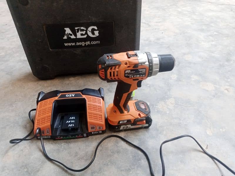 AEG Cordless Drill
 18volt 
made in germany 
1 battery aur 1 charger 2