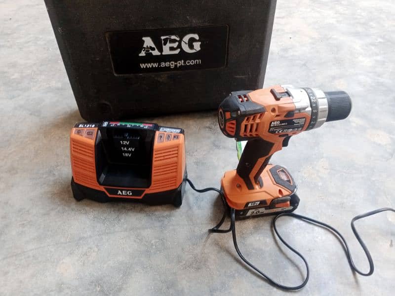 AEG Cordless Drill
 18volt 
made in germany 
1 battery aur 1 charger 6