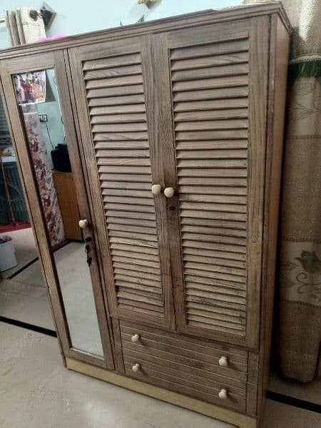 3 door cupboard good condition 6