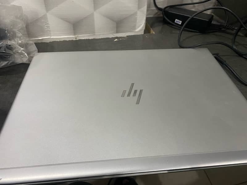 hp i7 8th gemeration with new logo 3