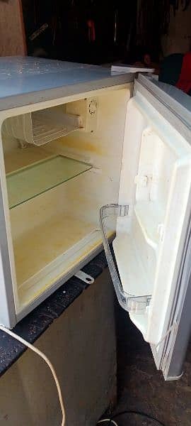 bedroom size fridge very good condition 1