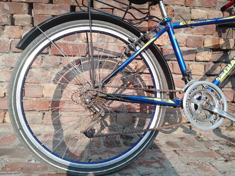 Giant Adult size bicycle with alloy rims and gears 3