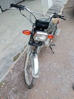 Unique motorcycle 10/9 condition.