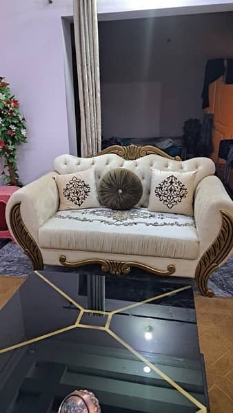 luxury 8 seater Sofa set with center table in brand new condition 1