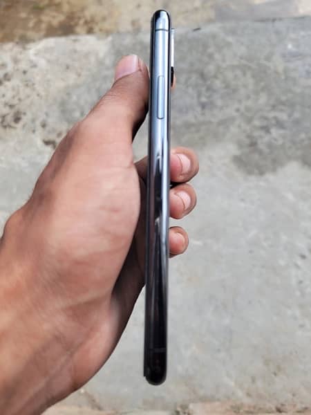 iphone x black color with charger 1