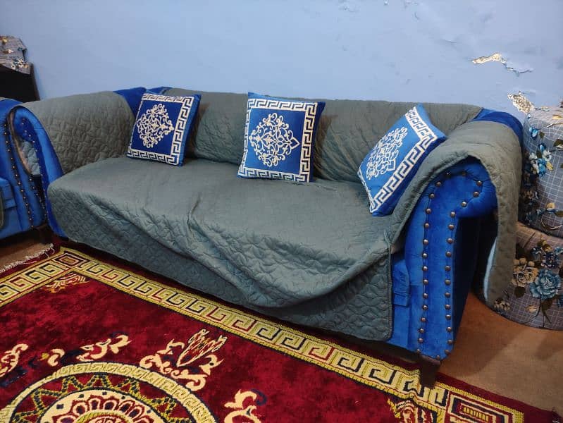 7 seater sofa set
Diwan 
and Center Table
4 sits with center Table 3