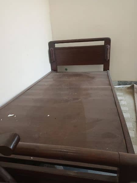 single bed in good condition for sell without mattress 1