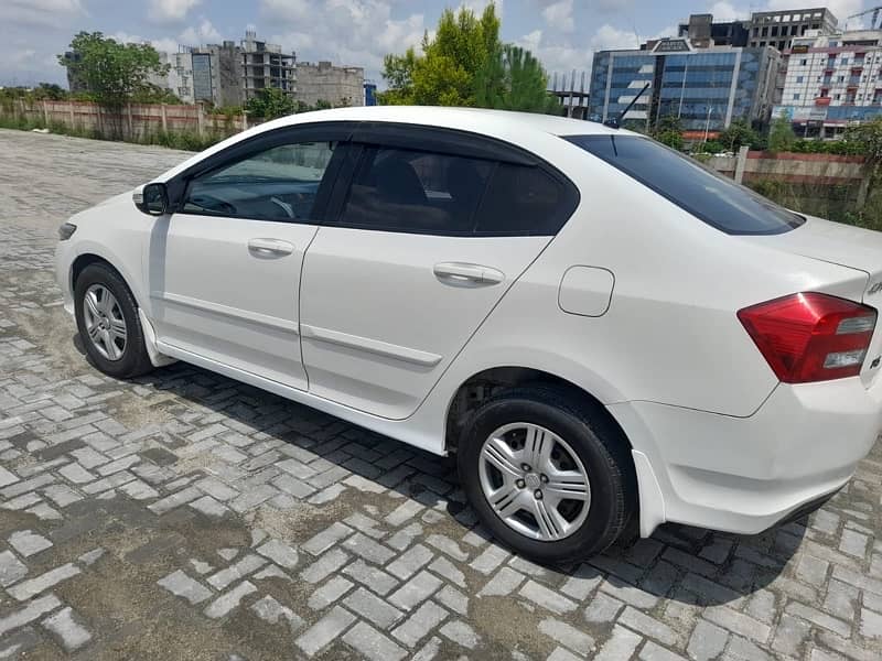 Honda City 1.3 prosmetic 2019 58000KMs Use only 1st Owner car 16