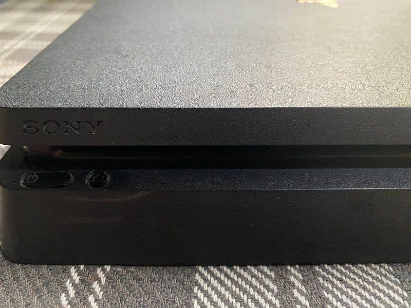 PlayStation 4 Slim 500GB 2