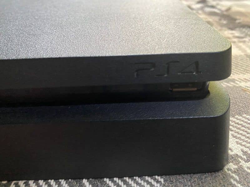 PlayStation 4 Slim 500GB 3