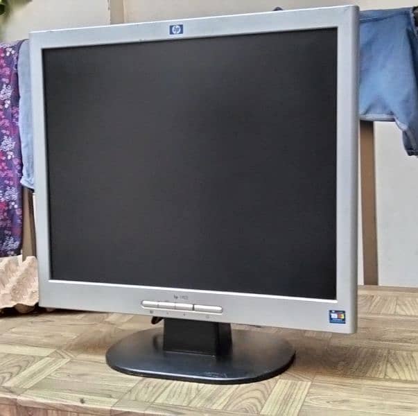 new HP 19"LCD 1