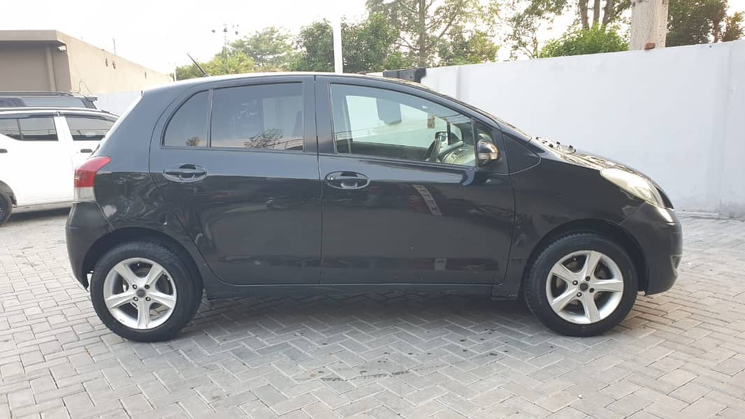 Toyota Vitz 2010 1