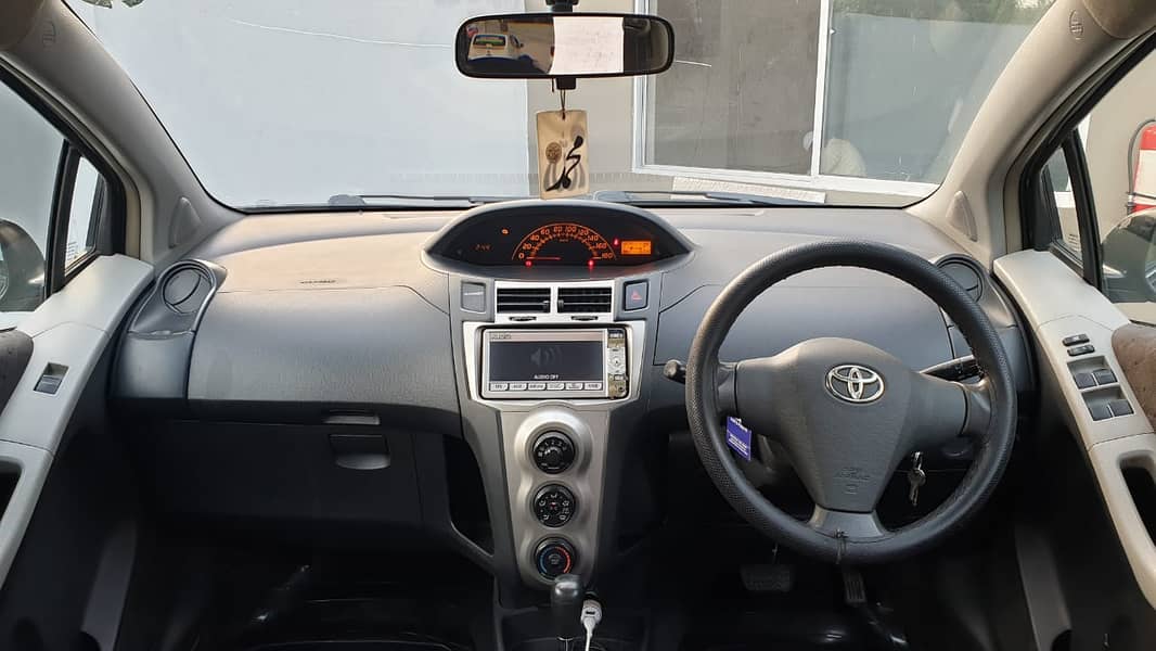 Toyota Vitz 2010 7