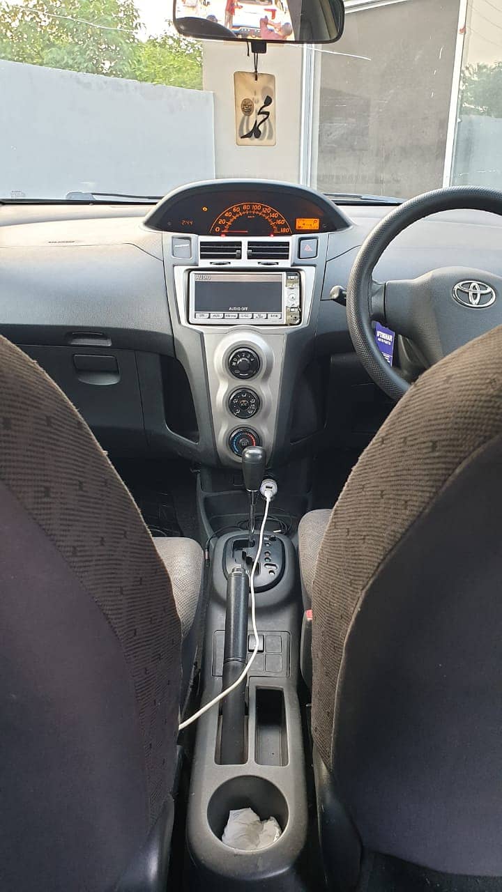 Toyota Vitz 2010 8