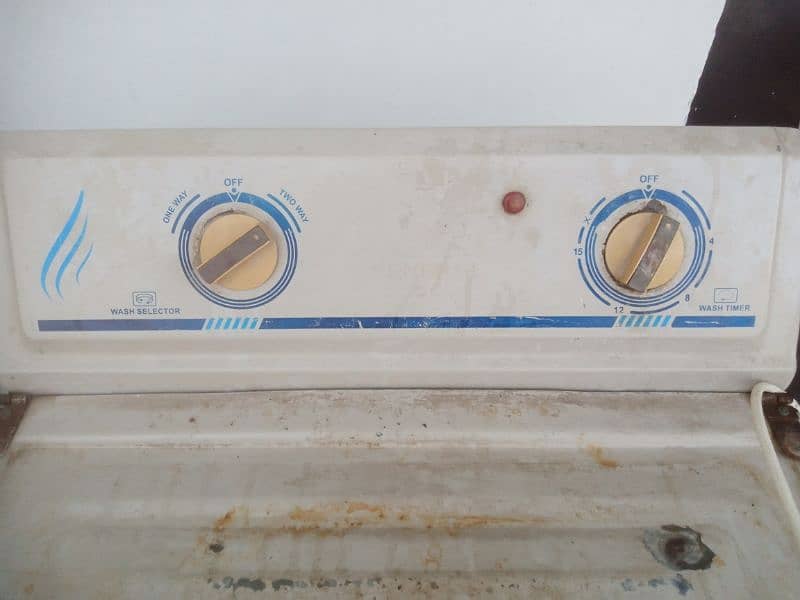 Washing machine fully working in good condition 4