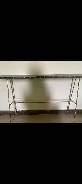 table for sale. wooden table and metal legs 1