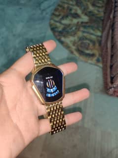 Gold watch 0