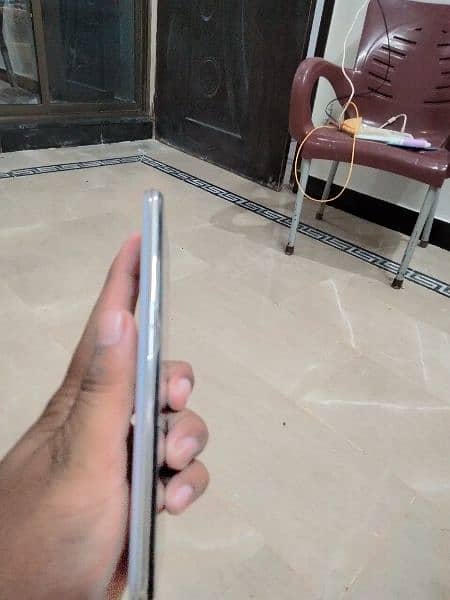 oppo Reno f 2 10/8 mobile is good condition daba charger sath mein hai 3