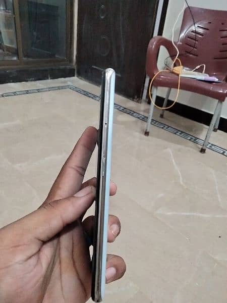 oppo Reno f 2 10/8 mobile is good condition daba charger sath mein hai 5