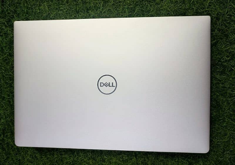 Dell XPS 13 7390 (Touch and Type) 1