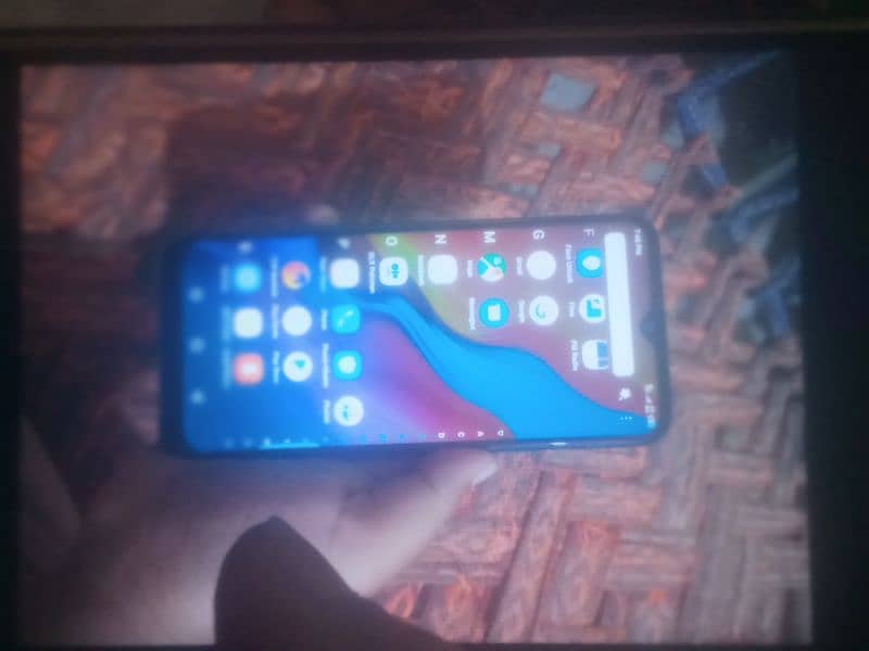 infinix hot 8 in 4/64 only set in condition 9/10 2