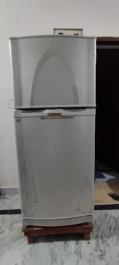 Dawlance fridge Size Medium Condition Excellent