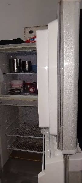 Dawlance fridge Size Medium Condition Excellent 5