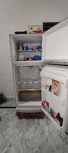 Dawlance fridge Size Medium Condition Excellent 7