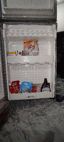 Dawlance fridge Size Medium Condition Excellent 8