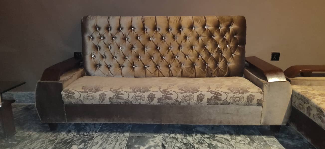 Slightly Used 5 Seater Modern Style Sofa (9/10 Condition) 1