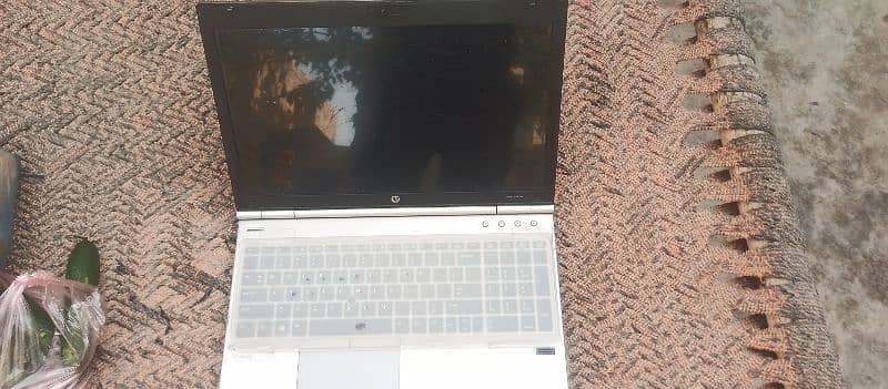 Laptop I 7 3rd generation 9