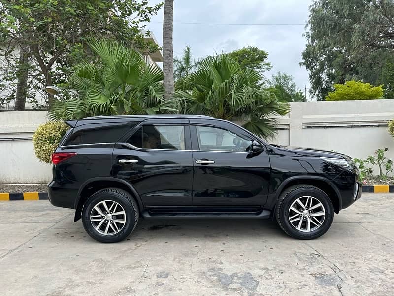 Toyota Fortuner 2018 V Petrol 39000km First Hand Untouched Brand New 2