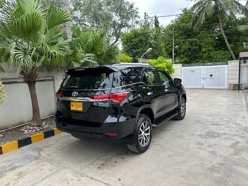 Toyota Fortuner 2018 V Petrol 39000km First Hand Untouched Brand New 3