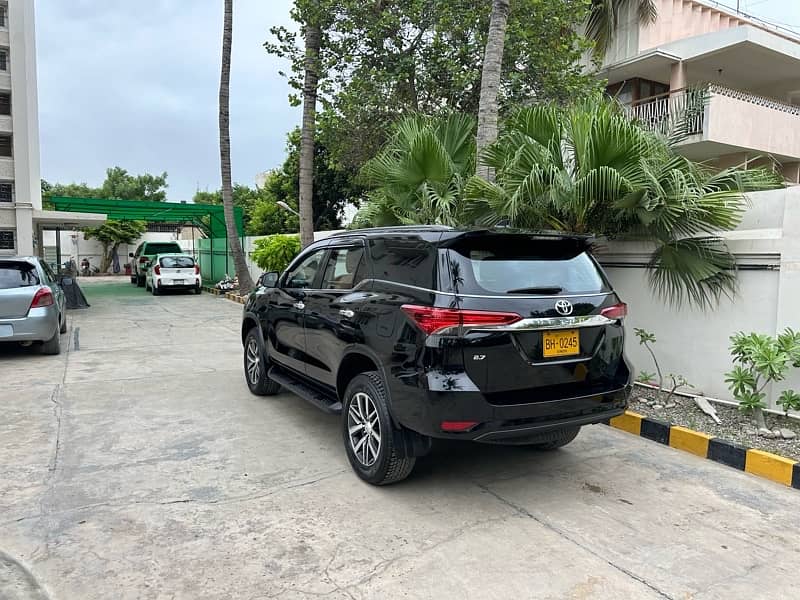 Toyota Fortuner 2018 V Petrol 39000km First Hand Untouched Brand New 6