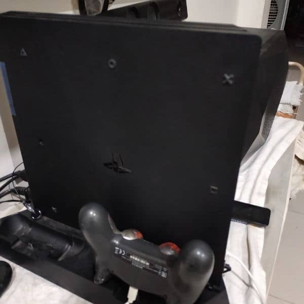 10/10 condition with jailbreak 1 tb PS4 pro new with 3 controller 0