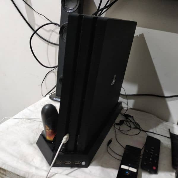 10/10 condition with jailbreak 1 tb PS4 pro new with 3 controller 2