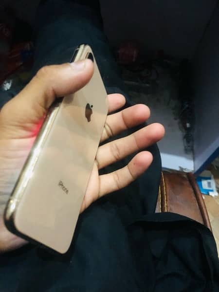 I phone xs condition 10 by 9 glass break beatry serves 64 gbface id ok 2